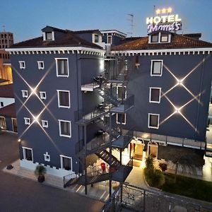 Momi'S Hotel